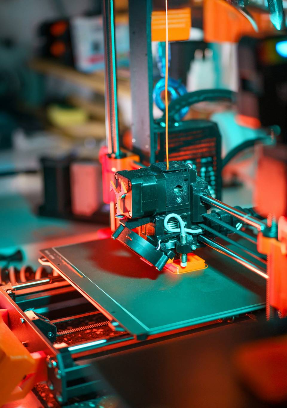 Un primer plano de una máquina impresora 3D